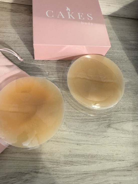 Cake Nude Silicone Adhesive Bra Cups with Pink Storage Pouch - Picture 2 of 3